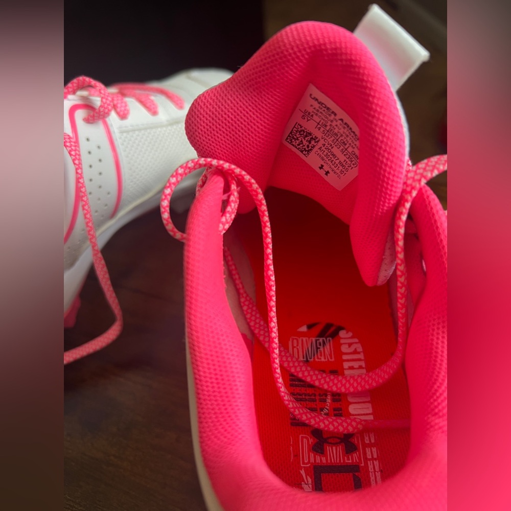 UA Glyde RM Girls Softball cleats - Picture 6 of 6